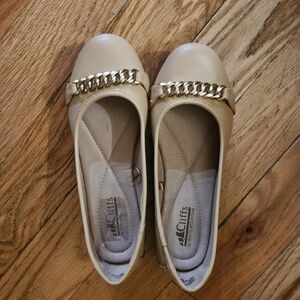 Cliffs By White Mountain Womens Charmed Cushioned Ballet Flat Natural Size 7W